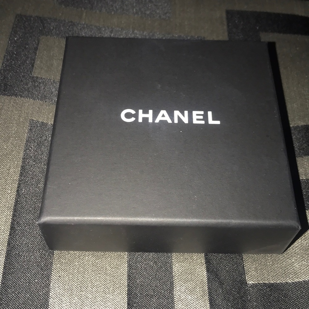 Small Chanel jewelry box